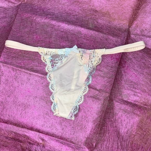 BRAND NEW Victoria’s Secret V-Strings MAC Lip Glass, & Heel Protectors Gift Set - Picture 6 of 13